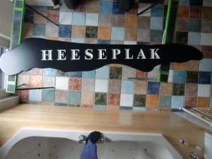 Bedrijsnaambord Heeseplak (2)