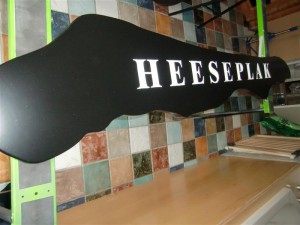 Bedrijsnaambord Heeseplak (3)