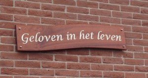 Geloven in het leven Naambord (2)