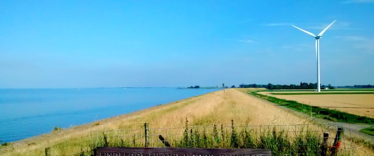 Met CNC-precisie gemaakt: houten bankjes met karakter